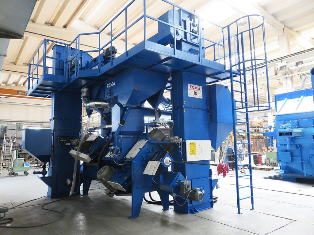 Grande grenailleuse industrielle TOSCA de couleur bleue pour le traitement de fil en continu
