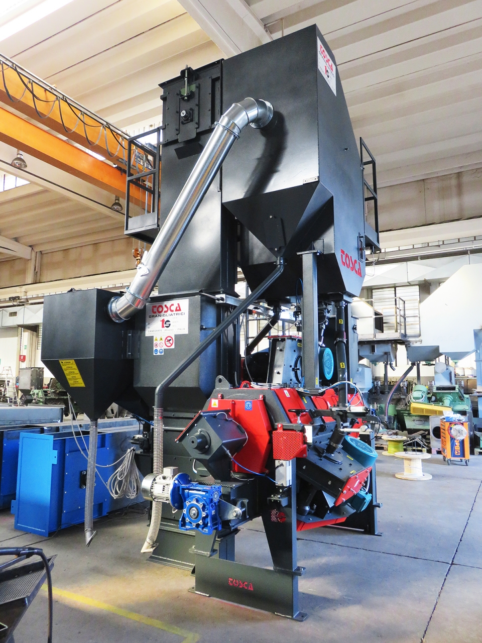 Grenailleuse industrielle TOSCA noire pour le traitement de surface des fils en continu