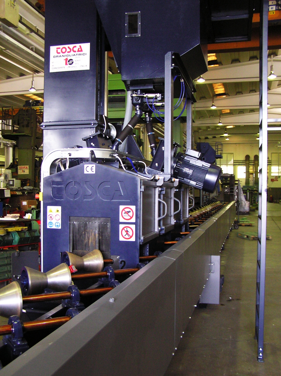 Grenailleuse industrielle TOSCA pour tubes et barres en traitement de surface