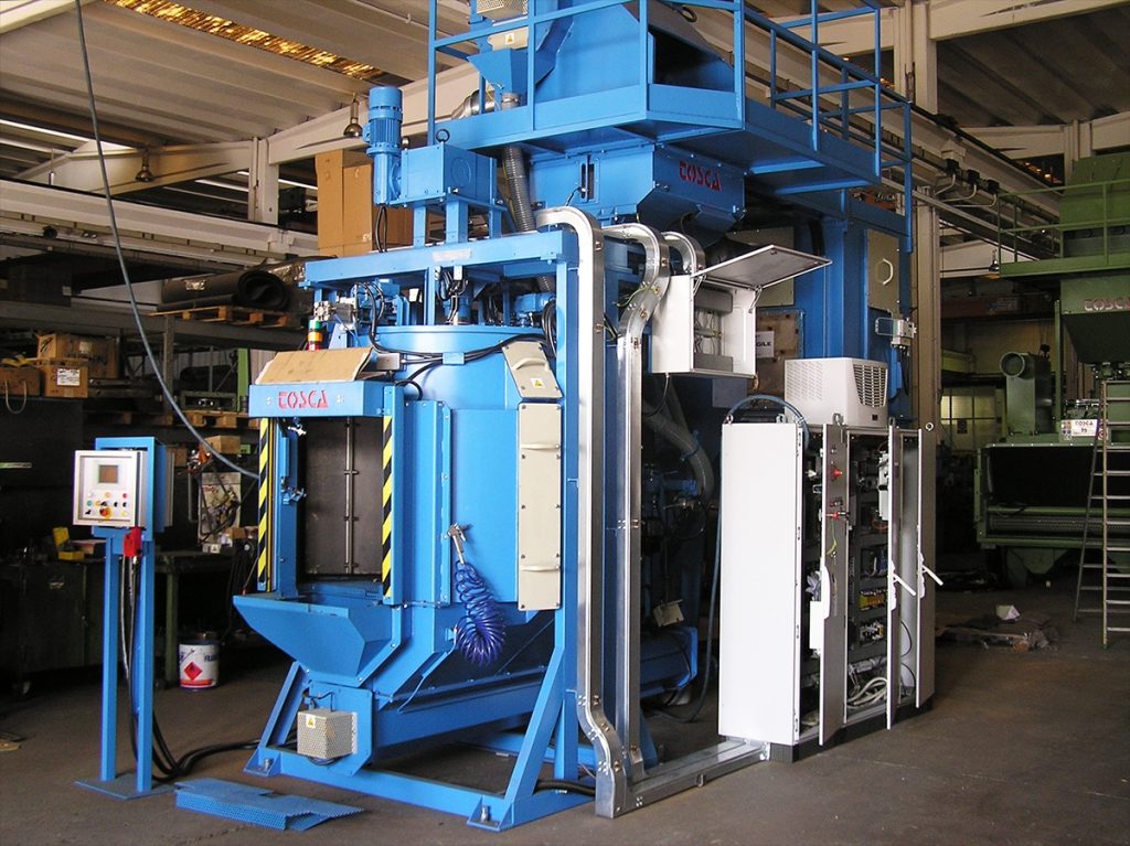 Grenailleuse industrielle TOSCA bleue, avec armoire électrique ouverte