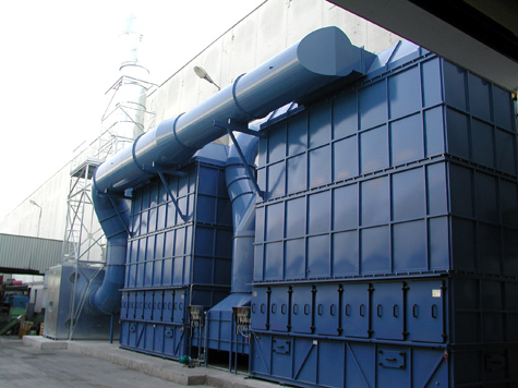 Grandes unités bleues de filtration de brouillards d'huile avec conduits massifs, en extérieur