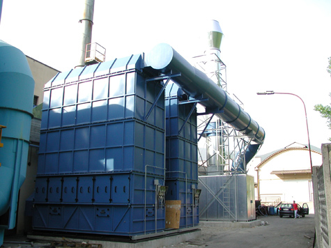 Grand système de filtration d'air industriel extérieur bleu avec larges conduits