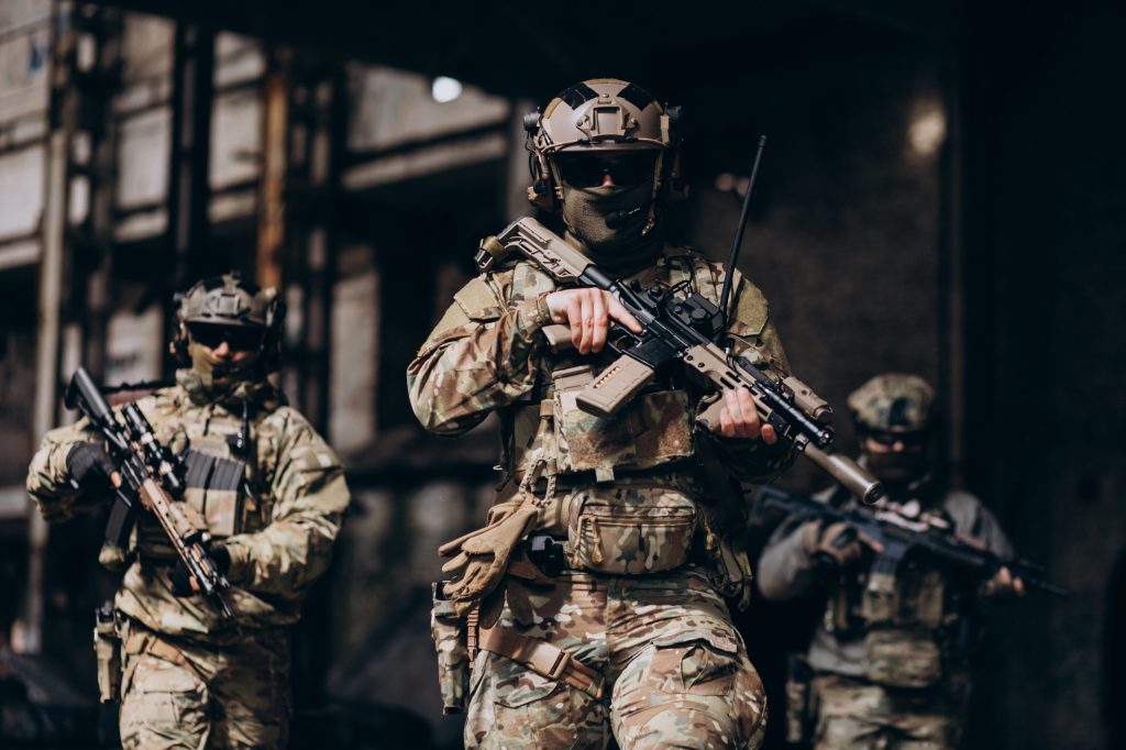 Soldat militaire représentant le secteur de la défense